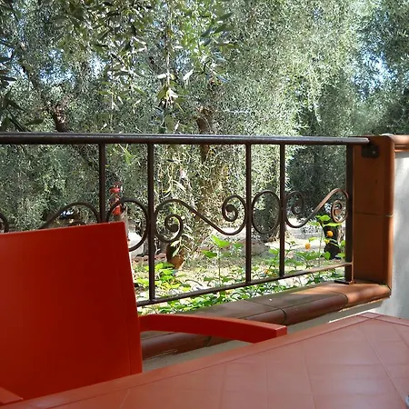 Ξενοδοχείο με διαμερίσματα Zagare 3*